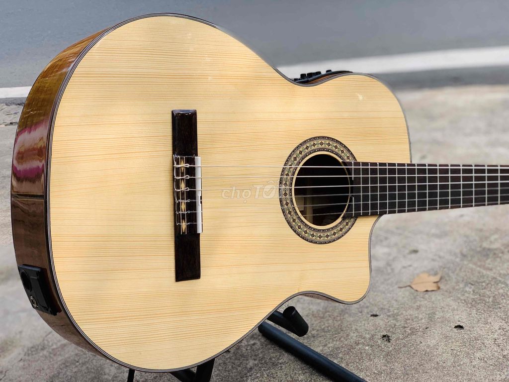 Cần Thanh Lí guitar Classic có eq KLT