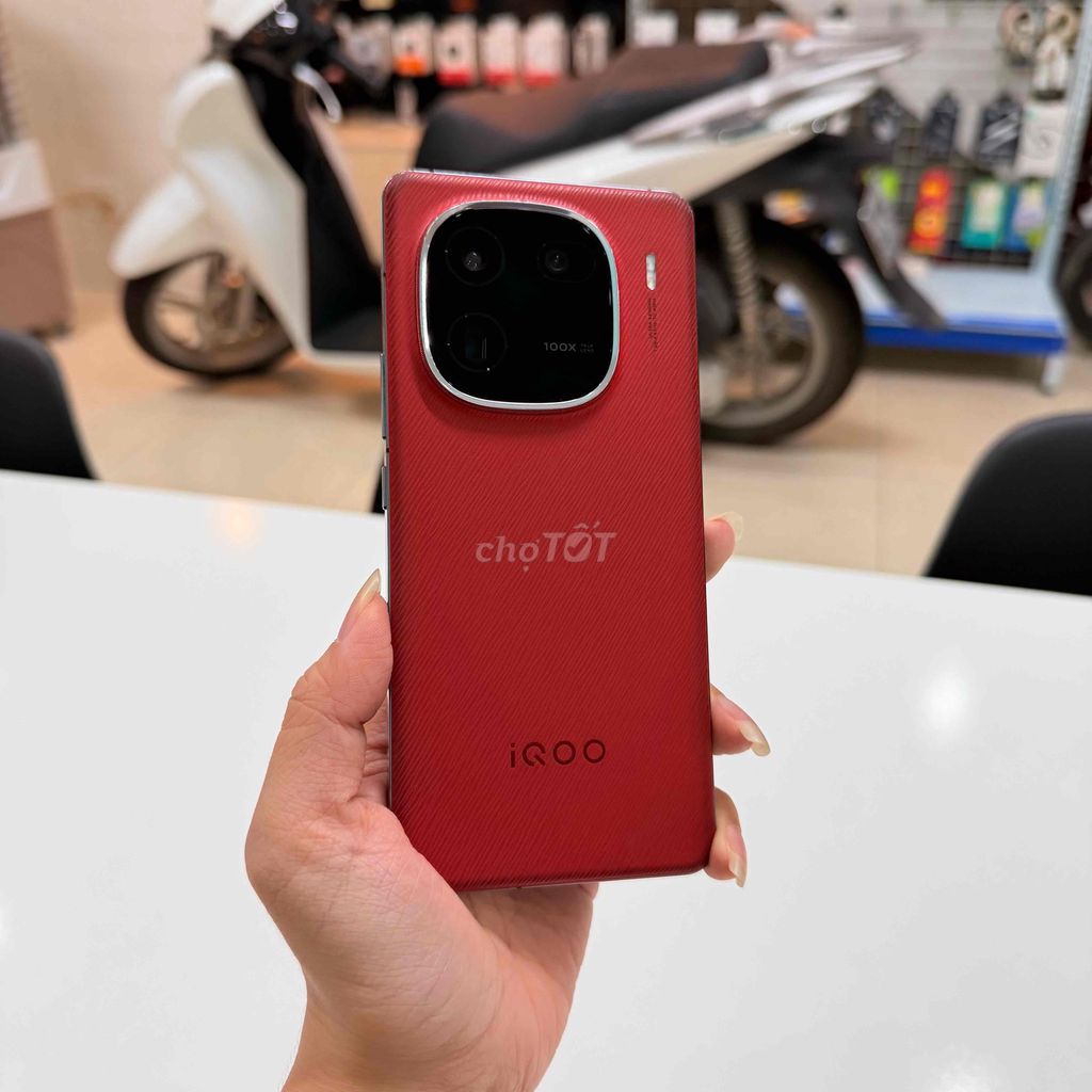 IQOO 12 5G Red Product . Phiên bản 16/512Gb. Mua bán Điện thoại tại Thành phố Tây Ninh Tây Ninh được đăng bởi Mỹ Vy Store Mobile Tây Ninh hình 1
