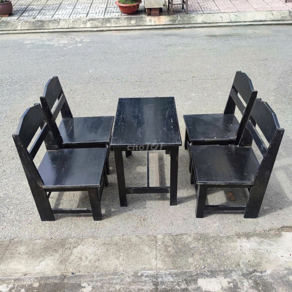 Bộ bàn ghế gỗ tự nhiên Đen,bộ bàn ghế uống trà cũ. Mua bán Bàn ghế tại Quận Bình Thạnh Tp Hồ Chí Minh được đăng bởi Kho Nội thất Cũ Mới Phú Nhàn hình 1