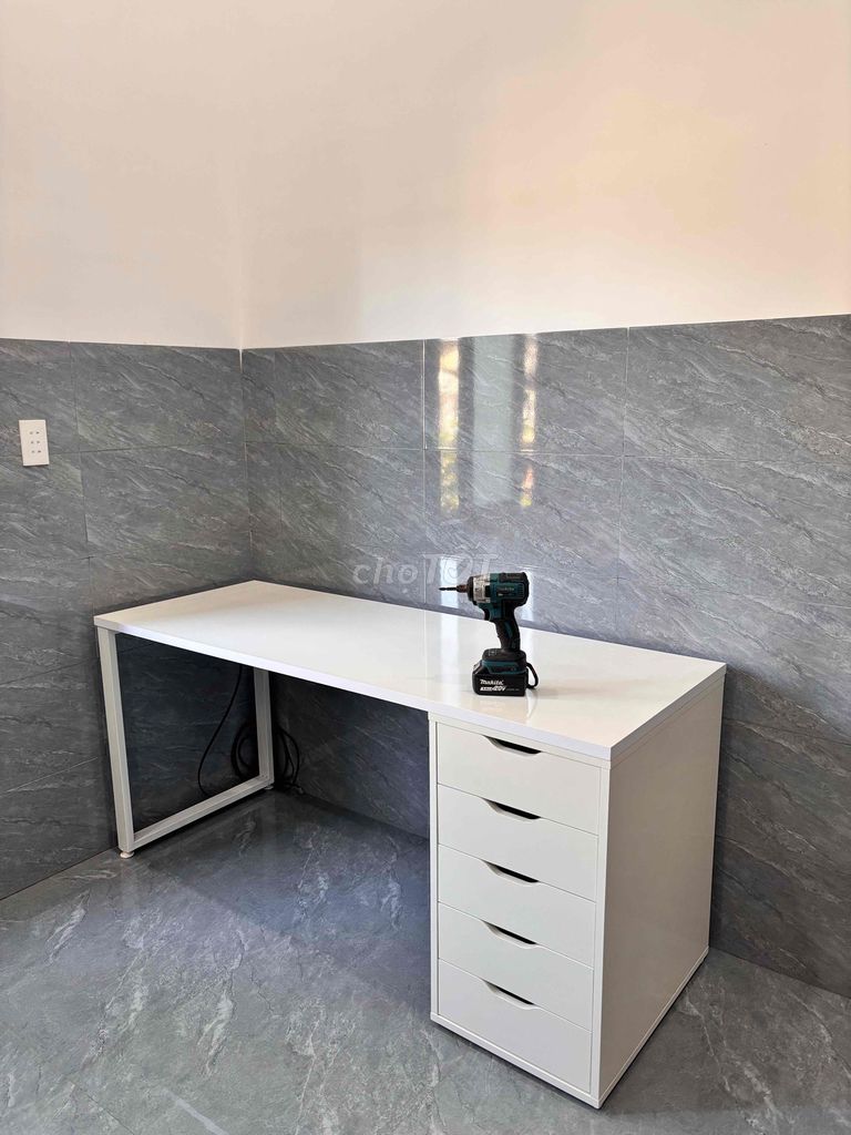 Bàn Ikea / Bàn Máy Tính / Bàn Làm Việc . Sẵng Hang. Mua bán Bàn ghế tại Thành phố Buôn Ma Thuột Đắk Lắk được đăng bởi Bàn Ghế Giá Xưởng  hình 1