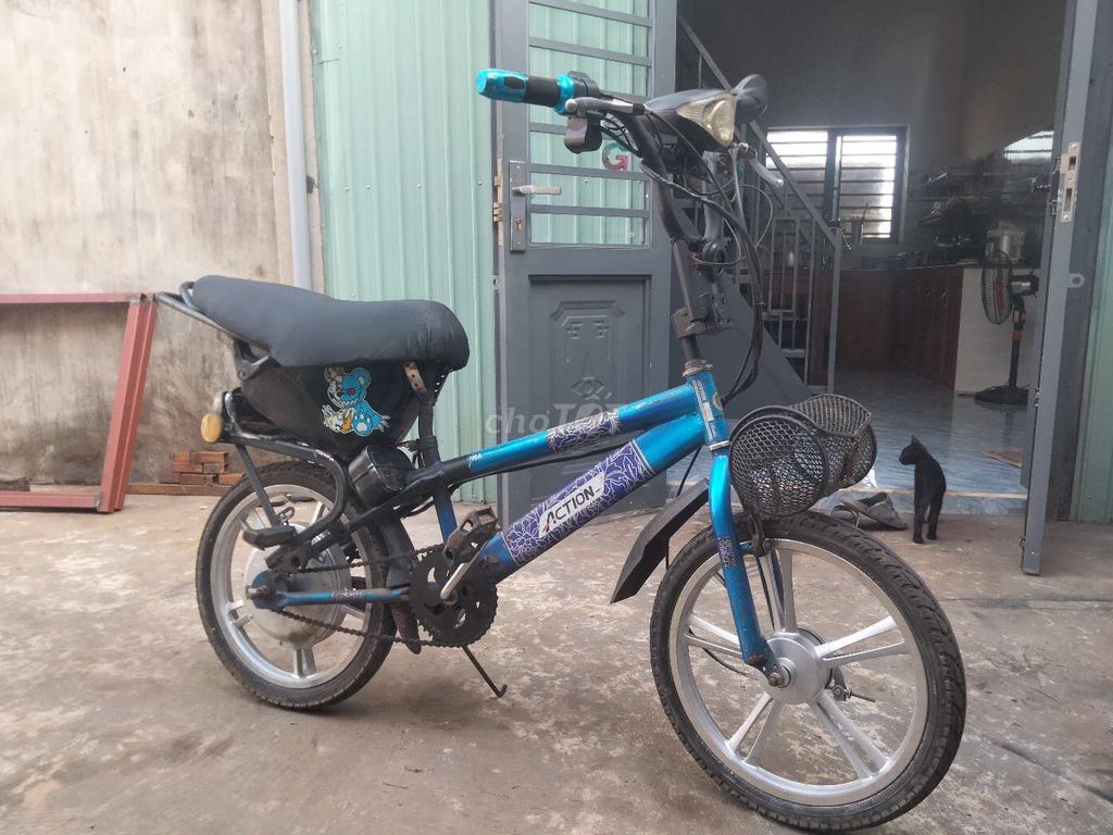 Xe đạp điện Action màu xanh dương. Mua bán Xe điện tại Thành phố Buôn Ma Thuột Đắk Lắk được đăng bởi Nam hình 1