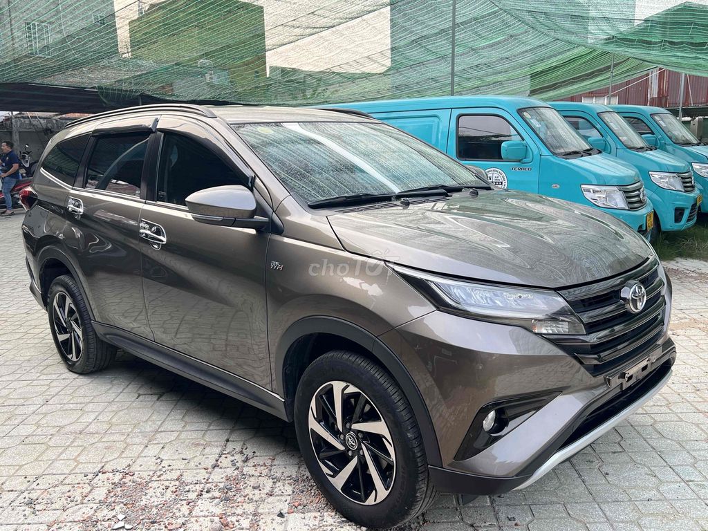 Toyota Rush 7 мест автомат коричневая в родной краске без дефектов