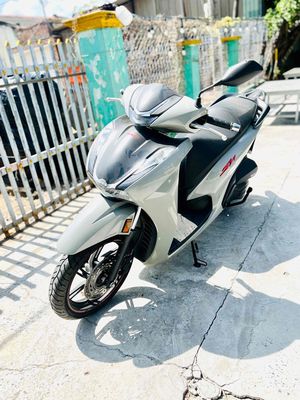bán con xe SH 350. Mua bán Xe máy tại Quận 8 Tp Hồ Chí Minh được đăng bởi Ngọc Hường