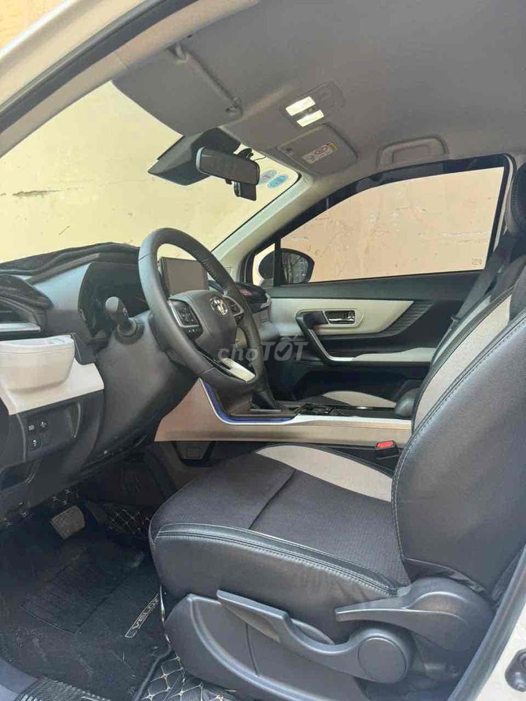 Toyota Veloz Cross 2022 CVT Top - 31000 km