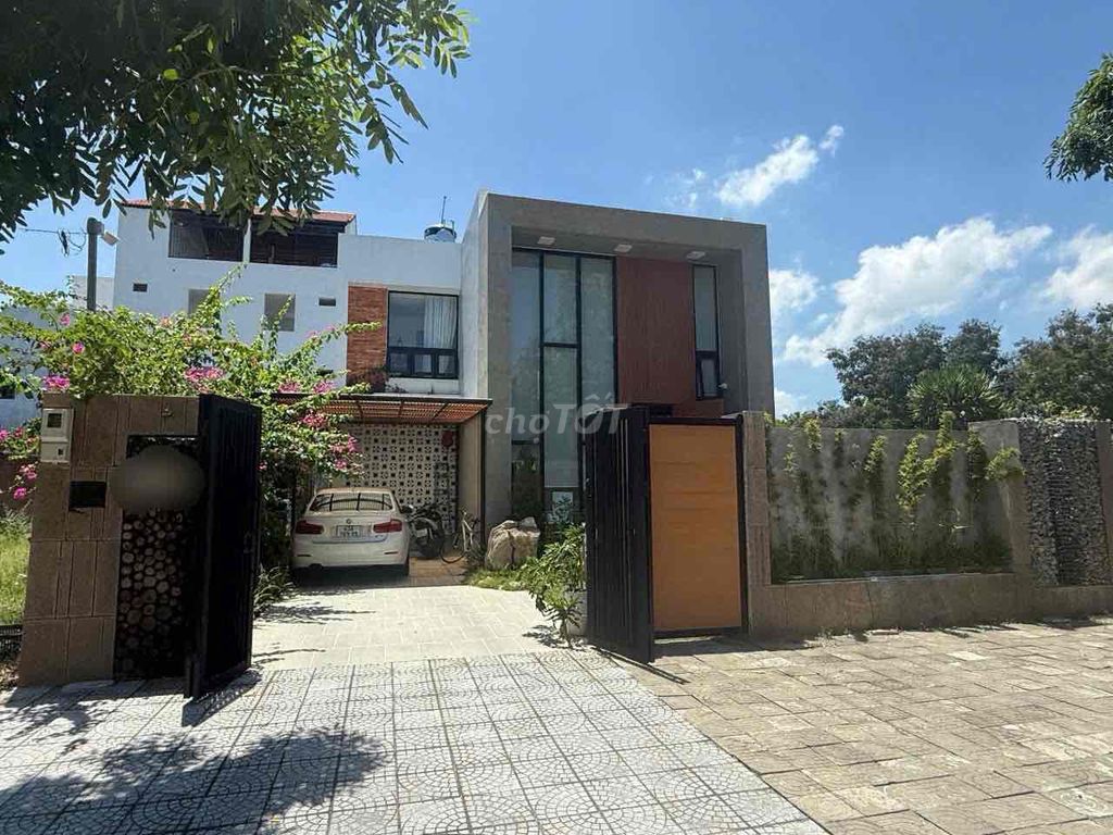 Rent · 3 bd · 266 м² · Quận Cẩm Lệ, ул. Đường Văn Tiến Dũng