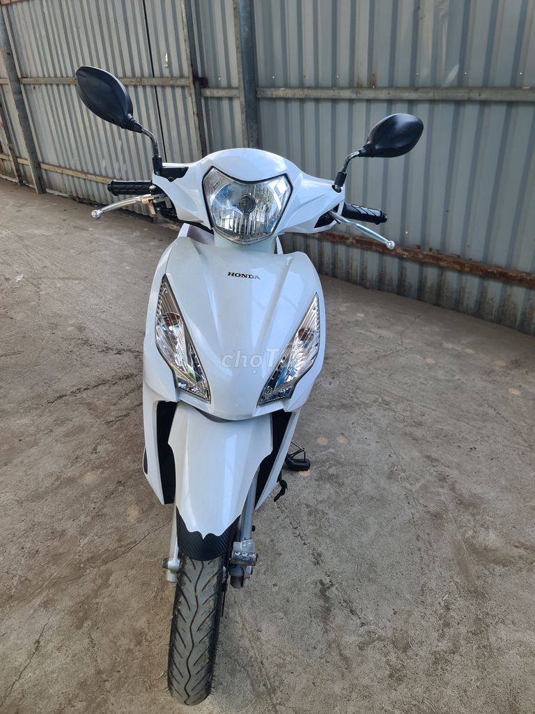 Honda Vision 2020 Bản đặc biệt Trắng. Mua bán Xe máy tại Quận 3 Tp Hồ Chí Minh được đăng bởi Anh Lê Phúc hình 1