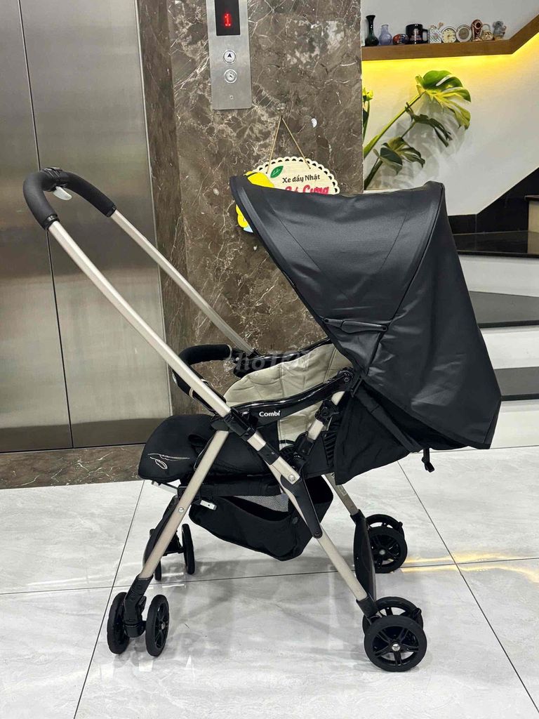 Xe đẩy Combi Mechacal First Đen, Kem nhỏ gọn. Mua bán Mẹ và bé tại Thành phố Thủ Đức Tp Hồ Chí Minh được đăng bởi Nguyễn hoàng ngọc uyên hình 1