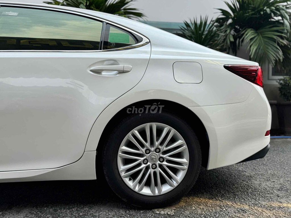 Lexus ES 250 2.5L 2015 60.000km. Mua bán Ô tô tại Quận Gò Vấp Tp Hồ Chí Minh được đăng bởi Thức hình 3