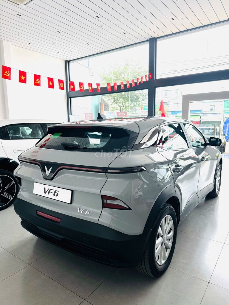 VinFast VF6 Xám - Xe Sẵn - Trả Trước 10% - HTX. Mua bán Ô tô tại Huyện Hóc Môn Tp Hồ Chí Minh được đăng bởi Vinfast Hóc Môn Trọng Phúc hình 4
