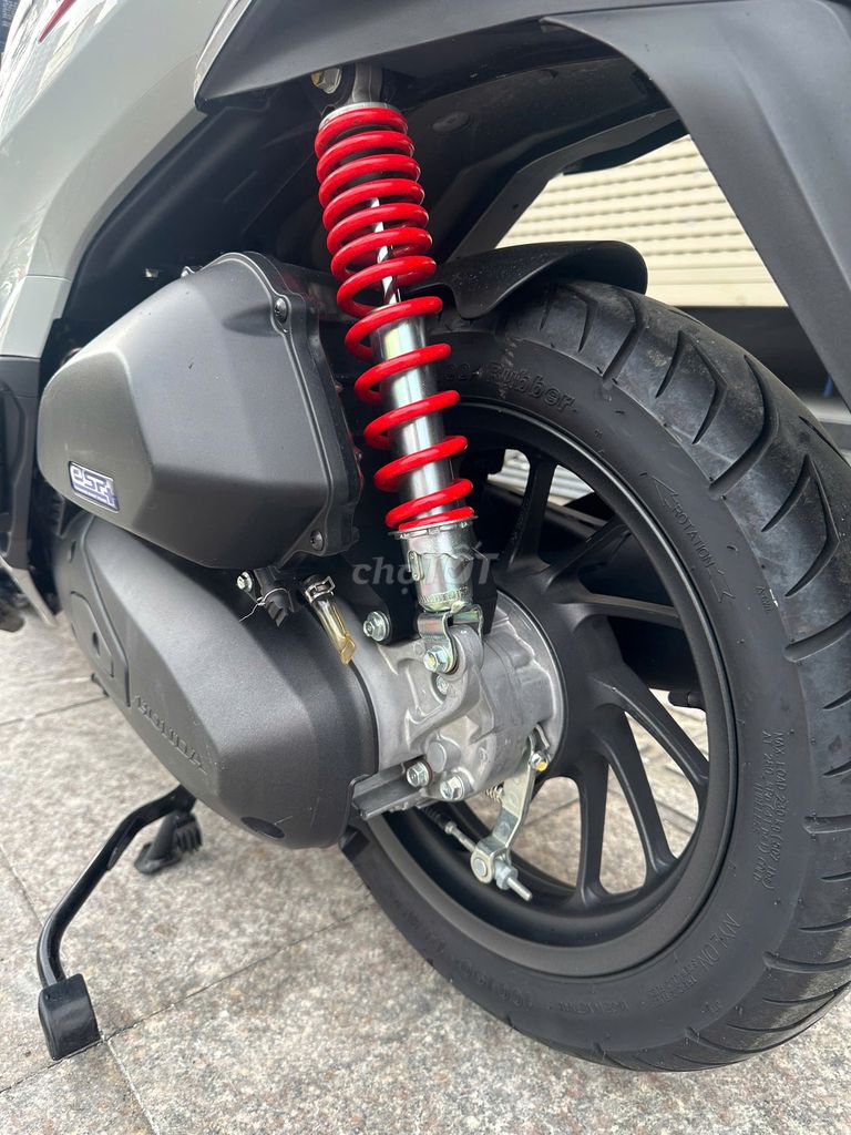 Honda SH Mode 125 ABS 2023 Xám 9000km. Mua bán Xe máy tại Huyện Bình Chánh Tp Hồ Chí Minh được đăng bởi VÕ MINH HẬU hình 17