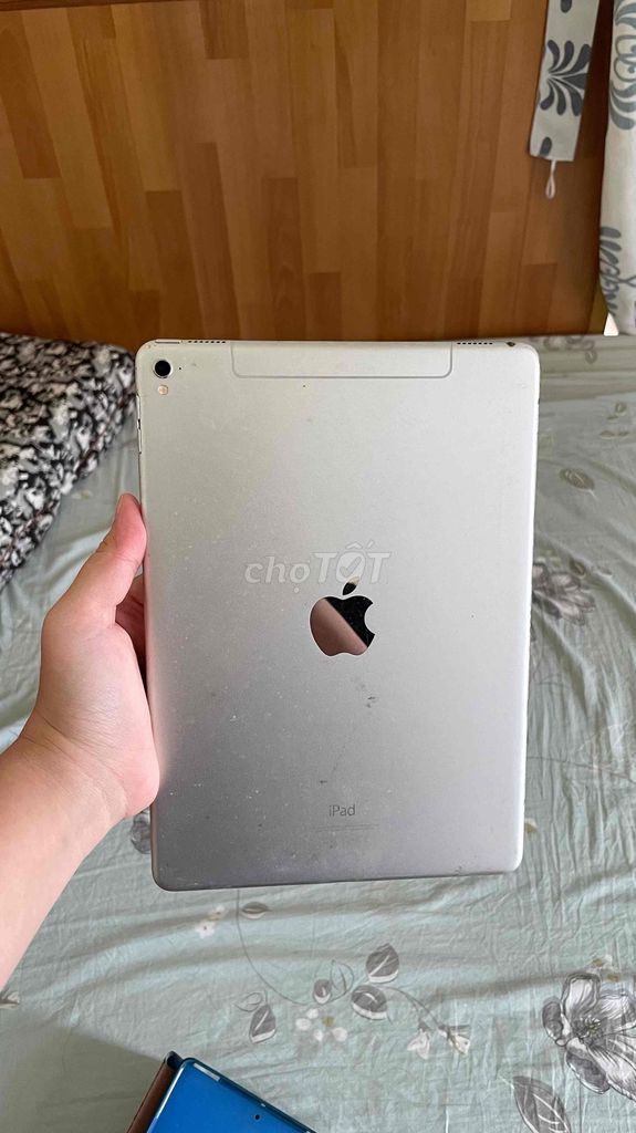 ipad pro 9.7 inch - màu bạc. Mua bán Máy tính bảng tại Quận 3 Tp Hồ Chí Minh được đăng bởi Huyền Trang hình 1
