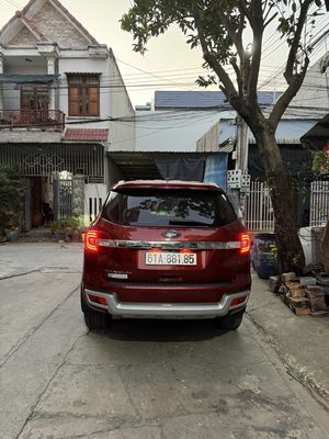 Ford Everest Titanium Đỏ