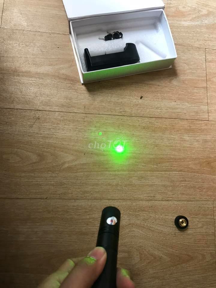 Đèn Pin Laser Pointer 303 Cực Xa Hiệu Ứng Đẹp