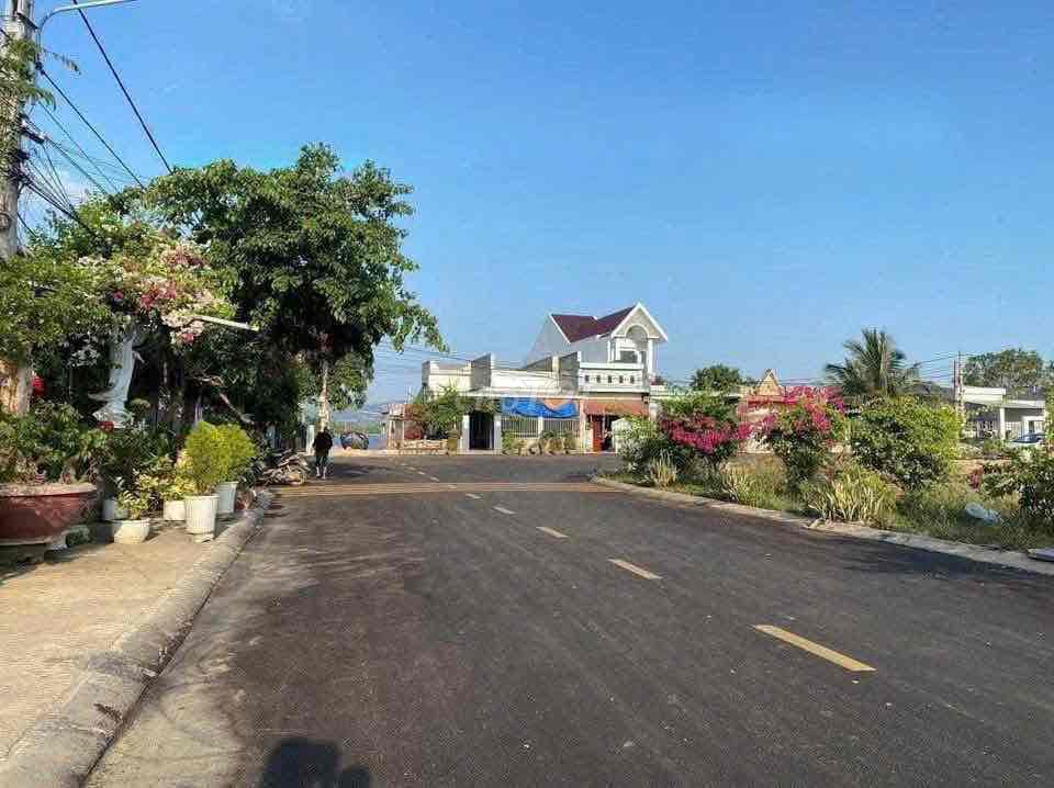 Lô đất khu tái định cư bến đò dương thiện - phước sơn - tuy phước Lô đất khu tái định cư bến đò dương thiện - phước sơn - tuy phước