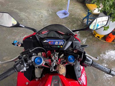 CBR 150 r