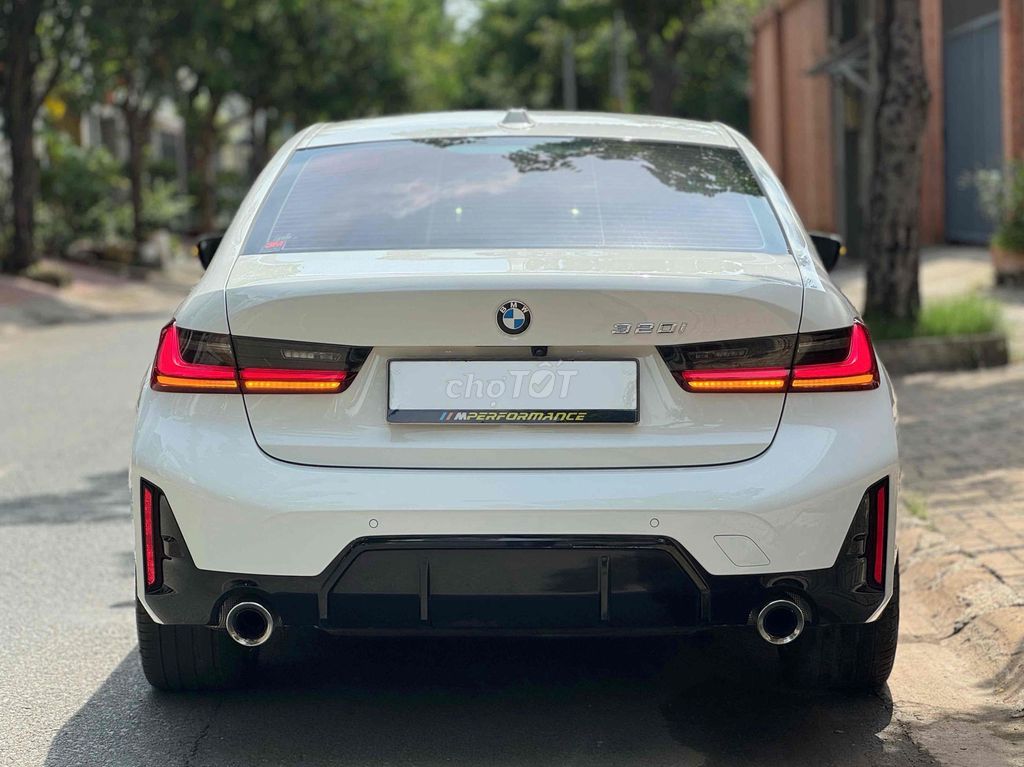 BMW 3 Series 2023 photo 4