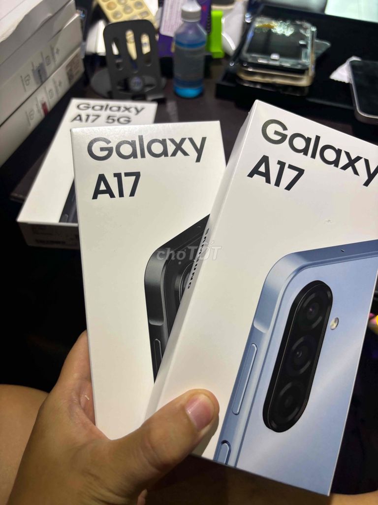 Samsung Galaxy A17 8GB/128GB SS VIỆT NAM. Mua bán Điện thoại tại Quận Tân Phú Tp Hồ Chí Minh được đăng bởi Minh Sang Store Góp Bao Nợ Xấu hình 1