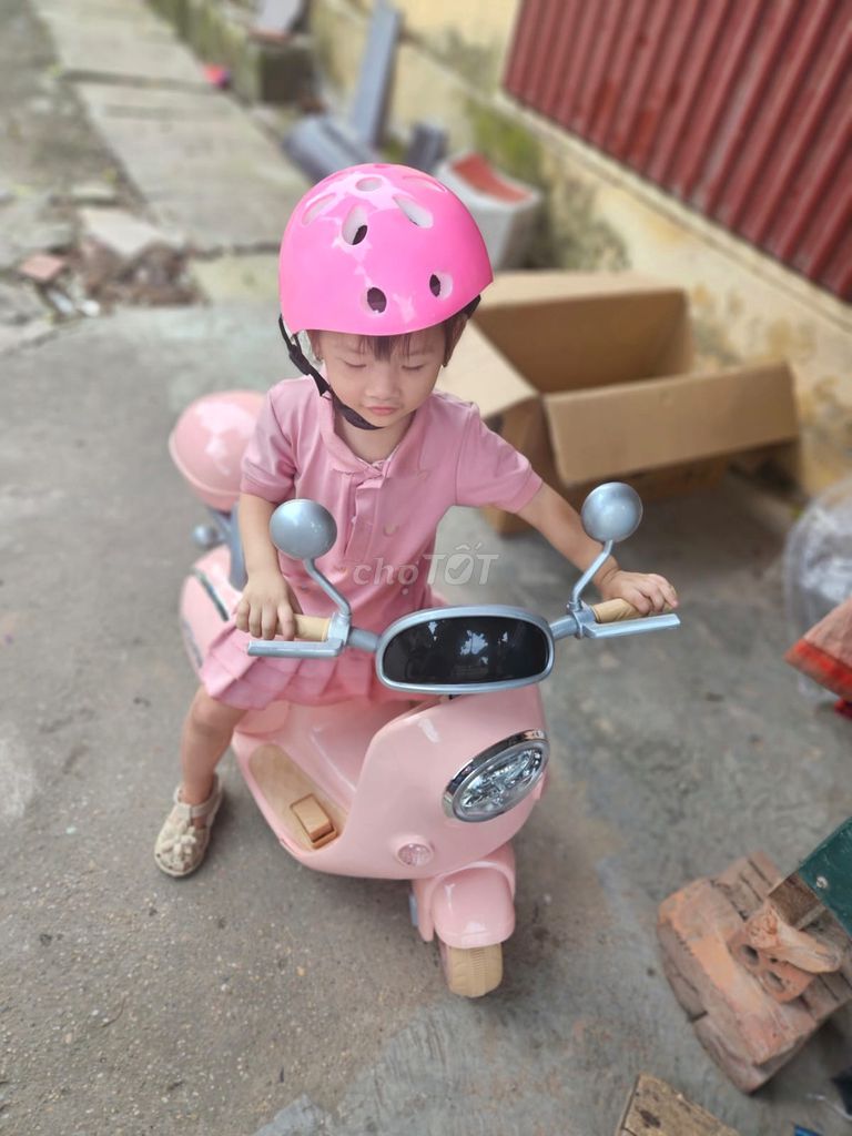 Xe máy điện Vespa Retro hồng cho bé. Mua bán Mẹ và bé tại Huyện Đan Phượng Hà Nội được đăng bởi Huy Pham hình 1