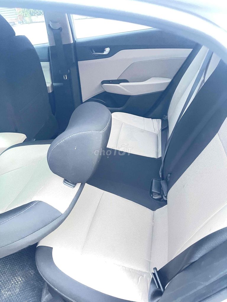 Hyundai Accent, серебристый седан
