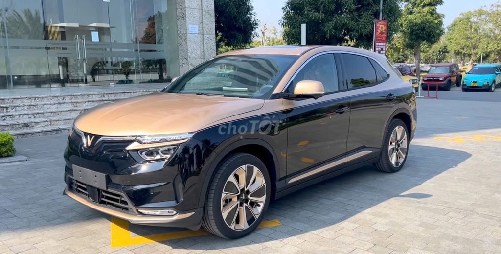 VinFast VF8 2025 Eco màu Đen đồng, trắng xám. Mua bán Ô tô tại Quận Đống Đa Hà Nội được đăng bởi Vinfast Newway Trường Chinh hình 3