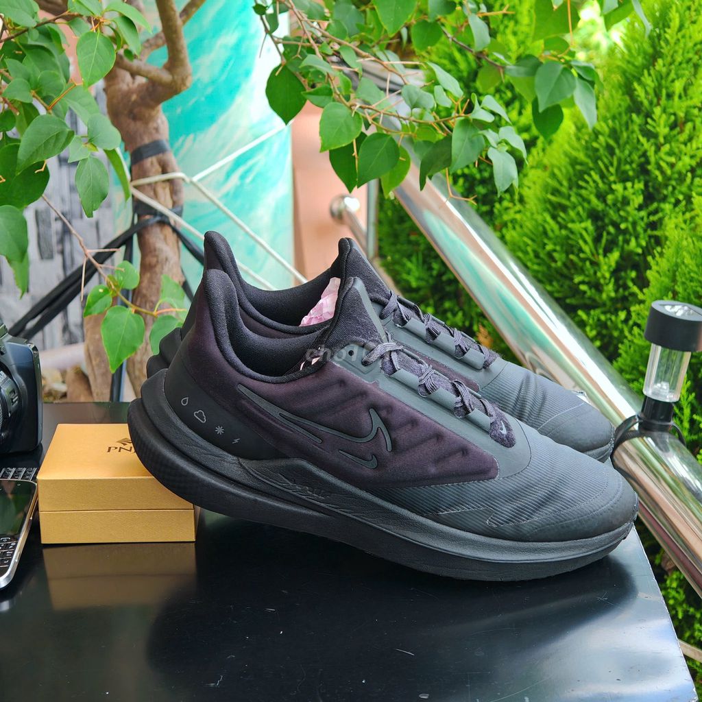 [CHÍNH HÃNG] Giày chạy bộ Nike Air Winflo 9 Shield. Mua bán Giày dép tại Thành phố Thủ Dầu Một Bình Dương được đăng bởi chú CÔNG AN bán giày CHÍNH HÃNG hình 1