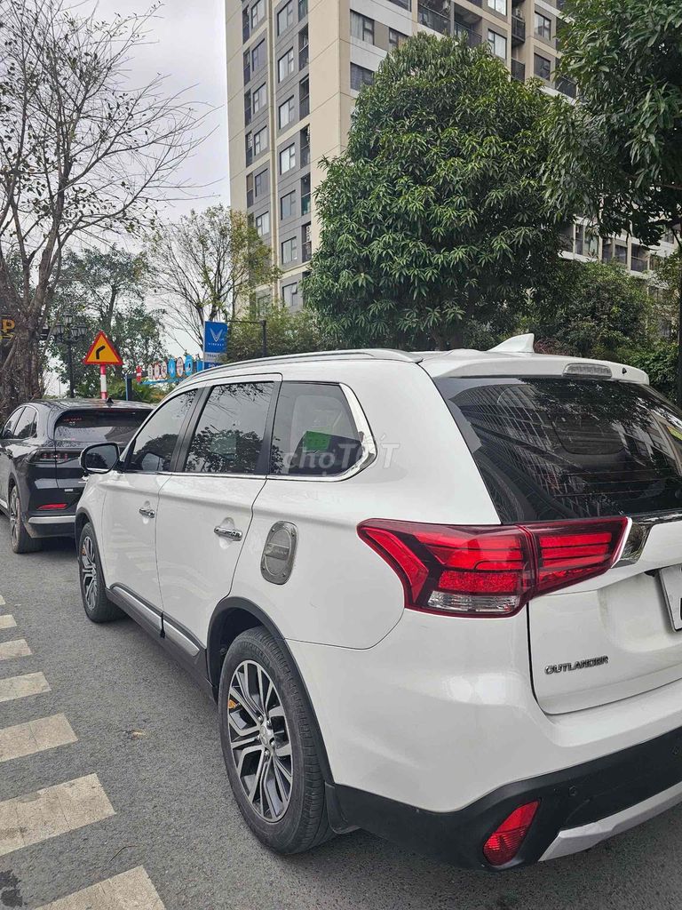 outlander 2019 2.0 đi hơn 7v km