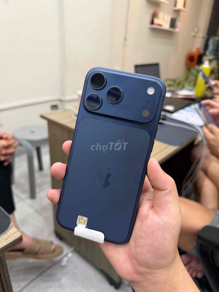 Apple iPhone 17 Pro Max Xanh. Mua bán Điện thoại tại Quận Thanh Xuân Hà Nội được đăng bởi Luu Hong Phu hình 1