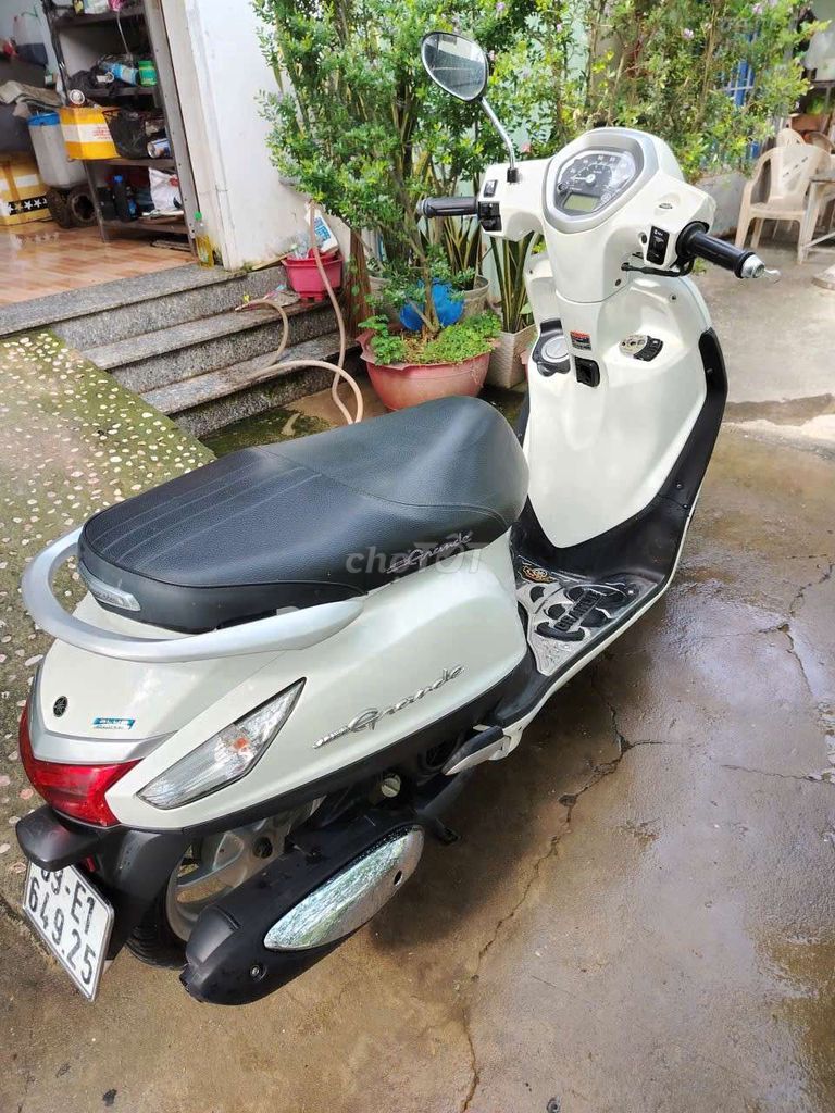 Yamaha Nozza Grande 125 2015 Trắng 9819 km. Mua bán Xe máy tại Quận Gò Vấp Tp Hồ Chí Minh được đăng bởi Pham Van Hung hình 5