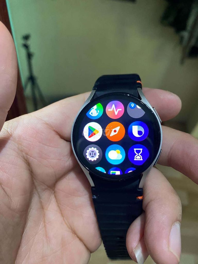 Samsung Galaxy Watch 6 Bạc. Mua bán Thiết bị đeo thông minh tại Huyện Tư Nghĩa Quảng Ngãi được đăng bởi nguyễn lê triệu hình 1