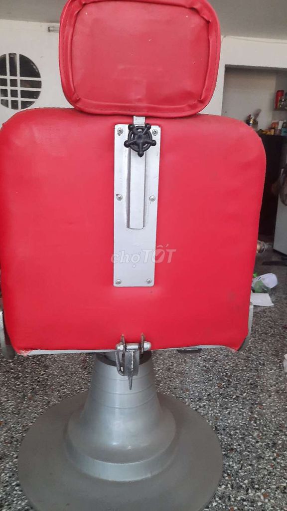 Ghế cắt tóc nam Đỏ đã sử dụng. Mua bán Nội thất, đồ gia dụng khác tại Quận Ninh Kiều Cần Thơ được đăng bởi Nguyên Bùi hình 1