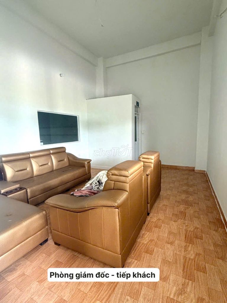 cho thuê xưởng. diện tích đất 960 m2 và  sử dụng 1.200 m2 .Vườn Thơm. Cho thuê văn phòng, mặt bằng kinh doanh tại Huyện Đức Hòa Long An được đăng bởi Thuy Hanh hình 1