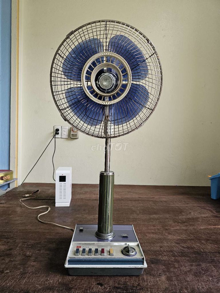 Quạt điện Toshiba Cổ điển 1970. Mua bán Quạt tại Huyện Triệu Sơn Thanh Hóa được đăng bởi An Le gia hình 1