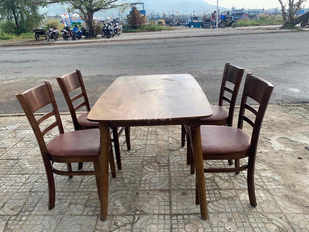 Bộ bàn ghế ăn Gỗ Nâu 4 ghế. Dịch vụ nhà cửa khác tại Quận Sơn Trà Đà Nẵng được đăng bởi Thế Giới Đồ Cũ Đà Nẵng hình 1