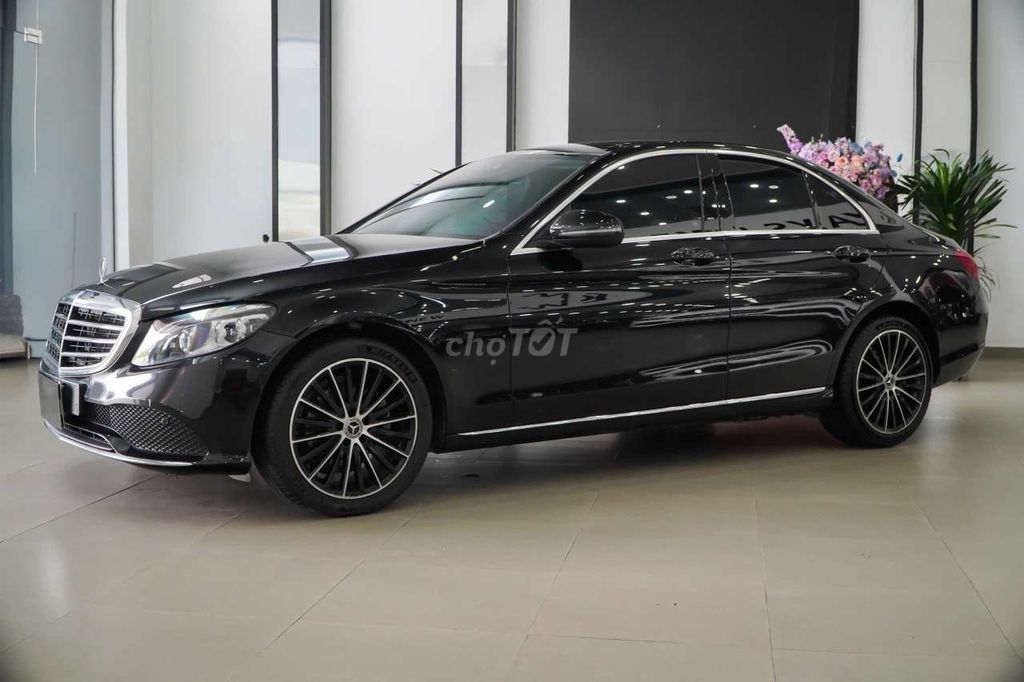 Mercedes C200 Exclusive 2021 Black Edition cực đẹp