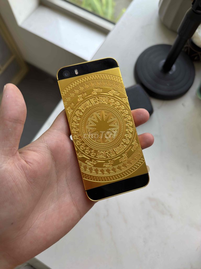 iPhone 5SE 32GB mạ vàng + cnc trống đồng , máy zin. Mua bán Điện thoại tại Quận Hải Châu Đà Nẵng được đăng bởi Lê Hiền hình 1