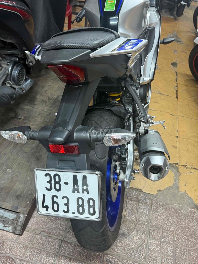 Yamaha R15 M Silver скользит как новые владельцы