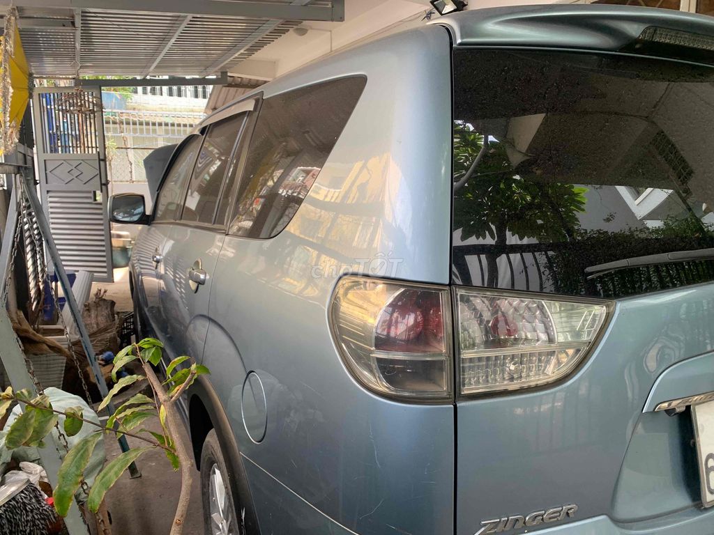 Mitsubishi Zinger 2009 механика зелёный