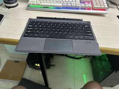 cần bán laptop surface pro i3 đầu 9
