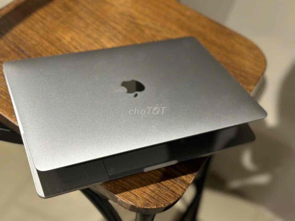 MacBook Pro 2018 13" đẹp keng - 7tr2• Cấu hình: C. Mua bán Laptop tại Quận Gò Vấp Tp Hồ Chí Minh được đăng bởi thị thanh ngân lê hình 1