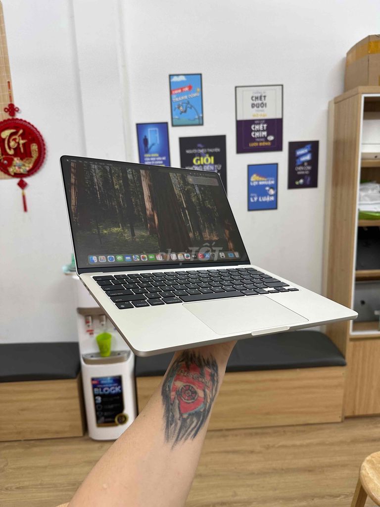 Macbook Air M2 8/256G. Zin Keng Pin 100% Sạc 38L