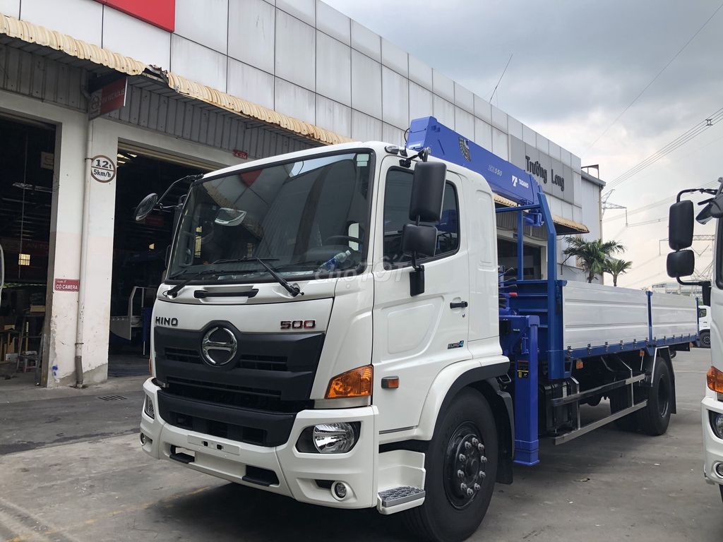 Xe tải cẩu Hino FG 7 tấn thùng dài 6m5 cẩu 5 tấn