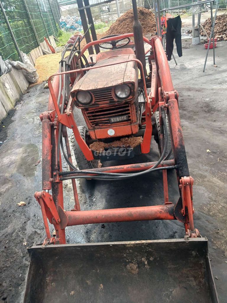 Xe kobota gắn gầu xúc. Mua bán Phương tiện khác tại Huyện Củ Chi Tp Hồ Chí Minh được đăng bởi Manh Tran hình 2