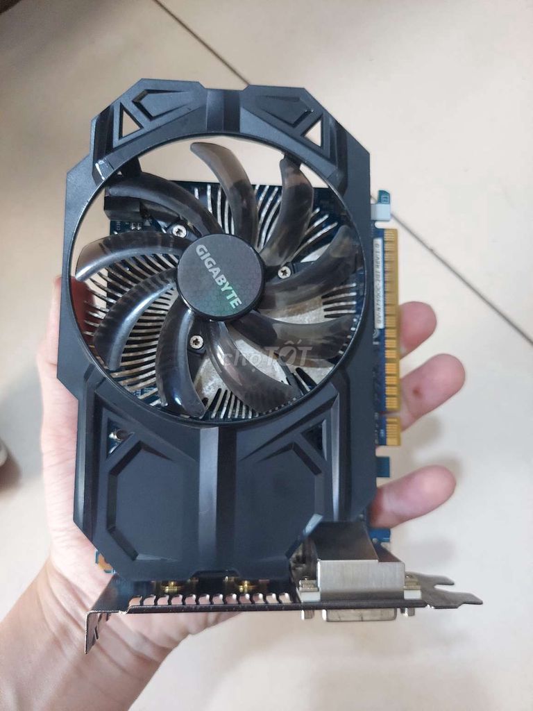 dư bán rẻ GTX 750 2G ĐẸP ĐANG CHƠI GAME