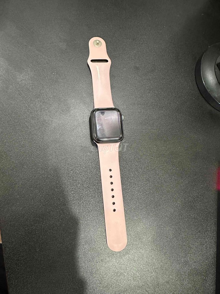 Apple Watch Series 4 Hồng. Mua bán Thiết bị đeo thông minh tại Quận 1 Tp Hồ Chí Minh được đăng bởi Tiến hình 1