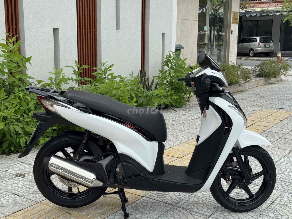 Hon Da SH 125 nhập ý dk 2011 xe rin bs 43. Mua bán Xe máy tại Quận Cẩm Lệ Đà Nẵng được đăng bởi 153 Đường 2 tháng 9 Hoà cường Tp Đà Nẵng  hình 5