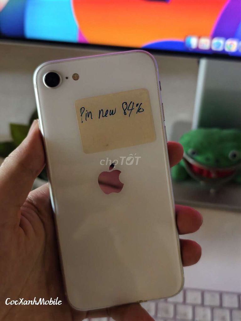 Apple iPhone SE 2020 64GB Trắng pin 84%. Mua bán Điện thoại tại Quận Liên Chiểu Đà Nẵng được đăng bởi Minh Hiệp CócXanhMobile hình 1