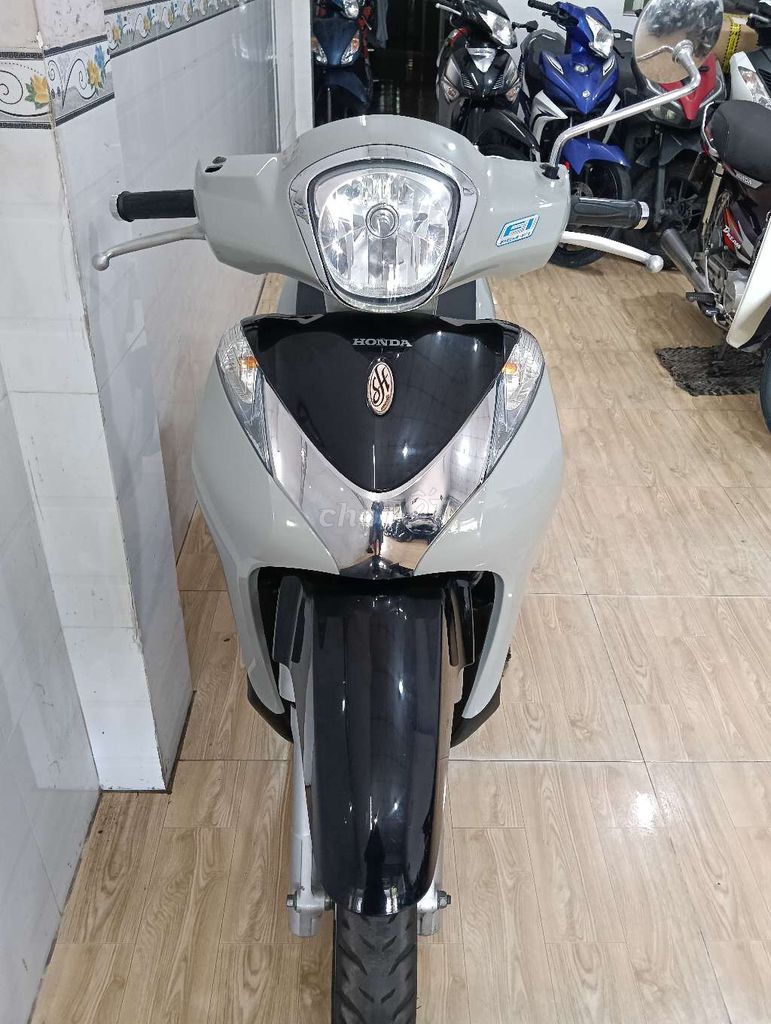 Honda SH Mode màu Xám. Mua bán Xe máy tại Quận Ninh Kiều Cần Thơ được đăng bởi Ti hình 3