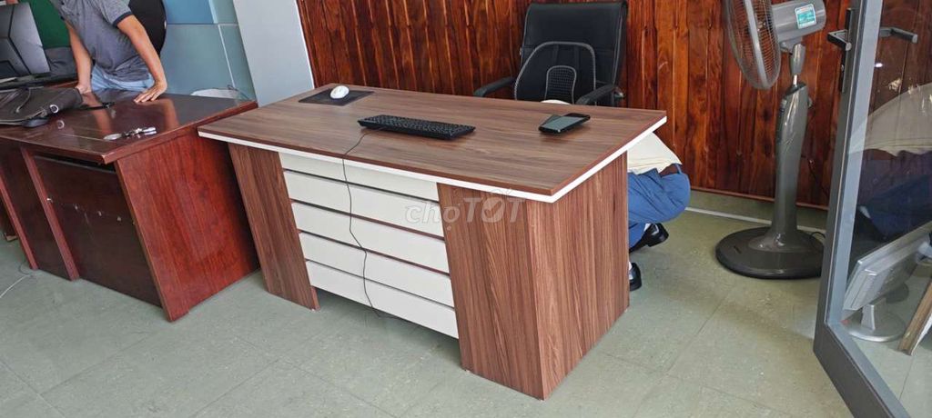Bàn giám đốc gỗ MDF sẵn kho sale giá rẻ. Mua bán Bàn ghế tại Quận Cẩm Lệ Đà Nẵng được đăng bởi Ngọcn shop hình 1