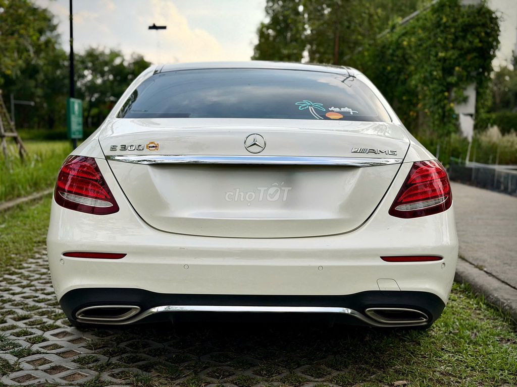 Мерседес E300 AMG 2017 белый 98000 км