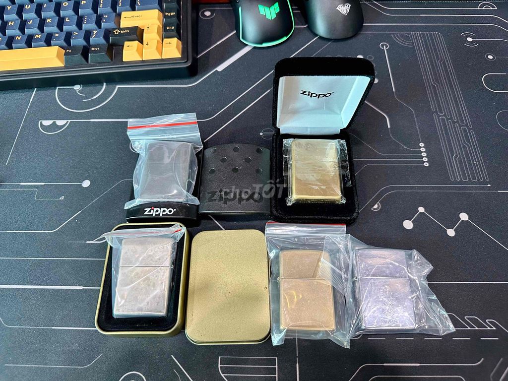 zippo xịn mạ vàng, đồng, bạc khối lướt. Mua bán Đồ sưu tầm, đồ cổ tại Quận Thanh Xuân Hà Nội được đăng bởi Nguyễn Tùng hình 1